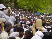 The calabash passes through the crowd