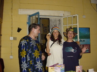 Leo, Sue and Mary about to cut the cake