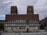 Picture of Oslo's city hall with it's two towers and clock